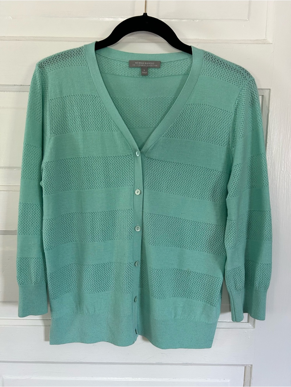 Neiman Marcus Mint Green Cashmere/Silk Button-Front Lightweight Cardigan. Large